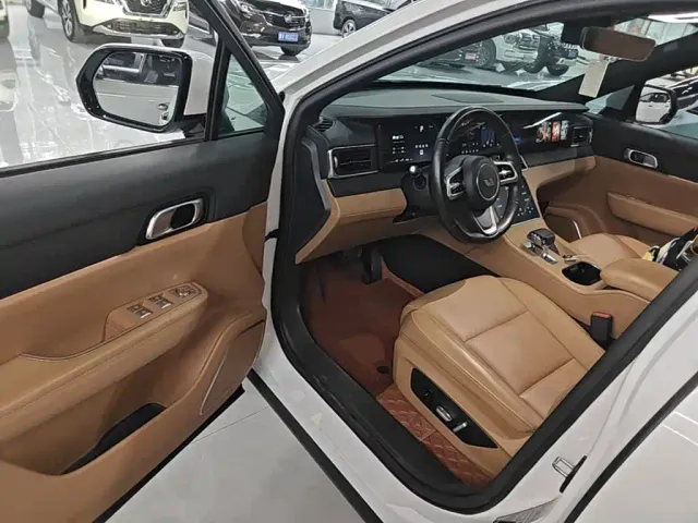 Li Auto ONE — Фото автомобиля 15