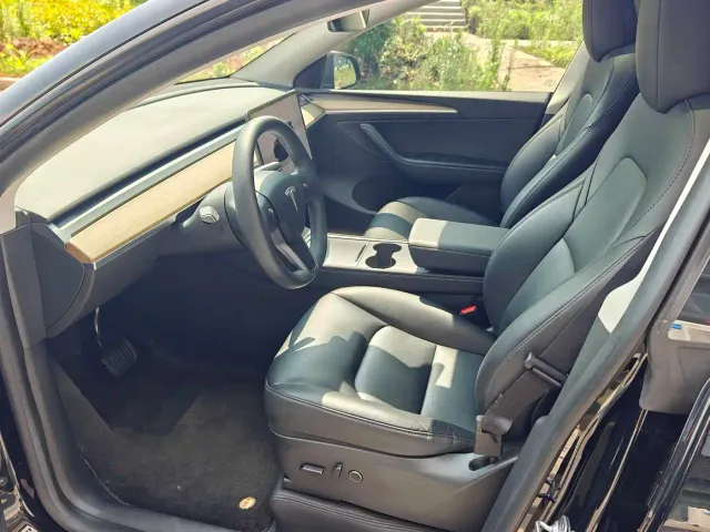 Tesla Model Y — Фото автомобиля 8