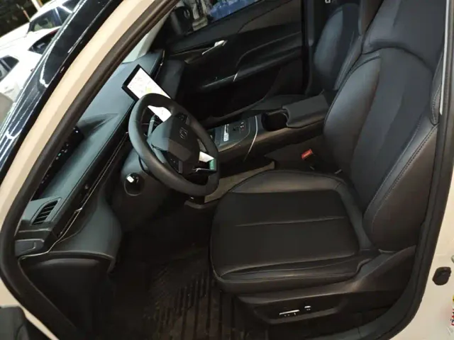 Changan Qiyuan A05 — Фото автомобиля 14