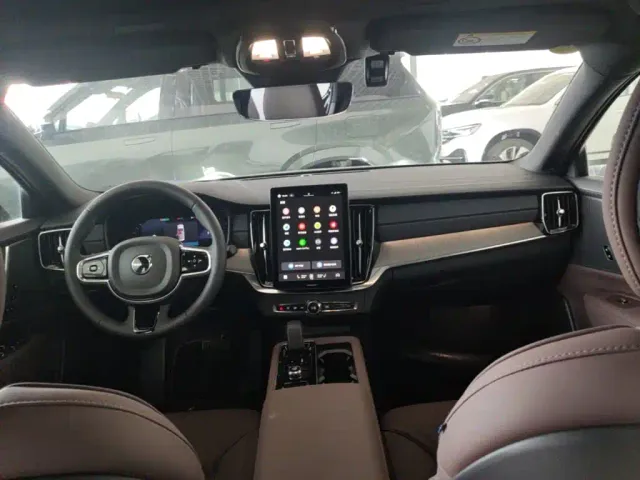 Volvo S90 — Фото автомобиля 5