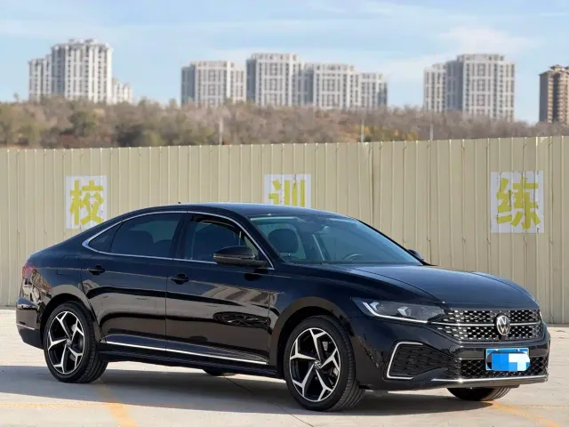 Volkswagen Passat — Фото автомобиля 3