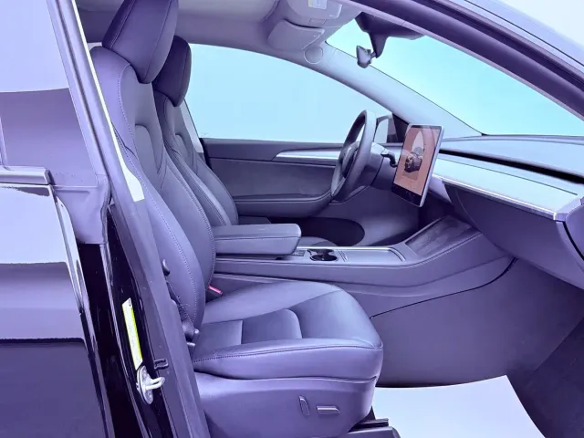 Tesla Model Y — Фото автомобиля 19