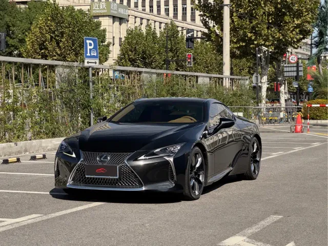 Фотография автомобиля — Lexus LC