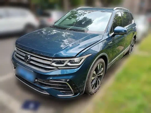 Фотография автомобиля — Volkswagen Tiguan L