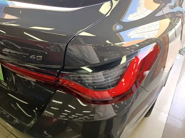 BMW i4 — Фото автомобиля 7