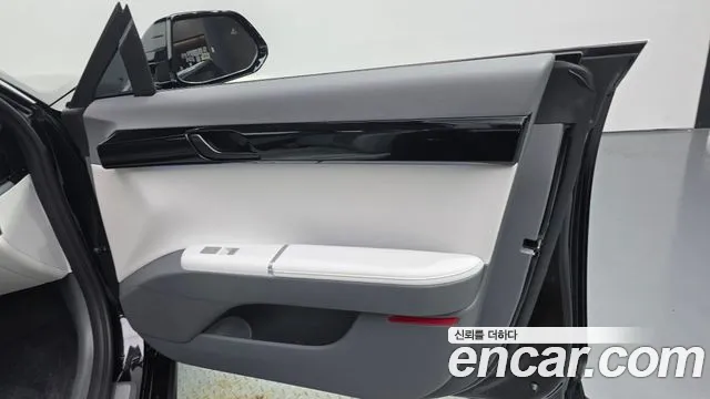 Hyundai Grandeur Grandeur (GN7) 2.5 Бензин 2WD — Фото автомобиля 24