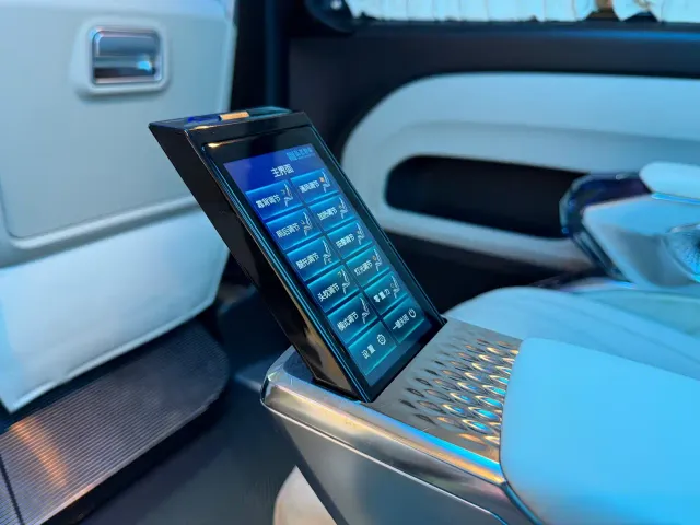 Mercedes-Benz Vito 2023 2.0T Business 7-Seater — Фото автомобиля 19