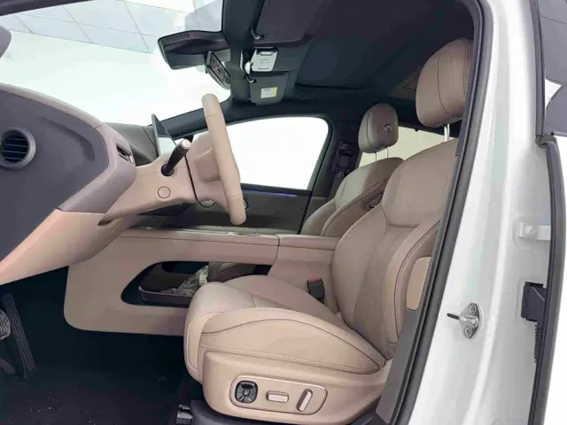 Li Auto i6 — Фото автомобиля 4