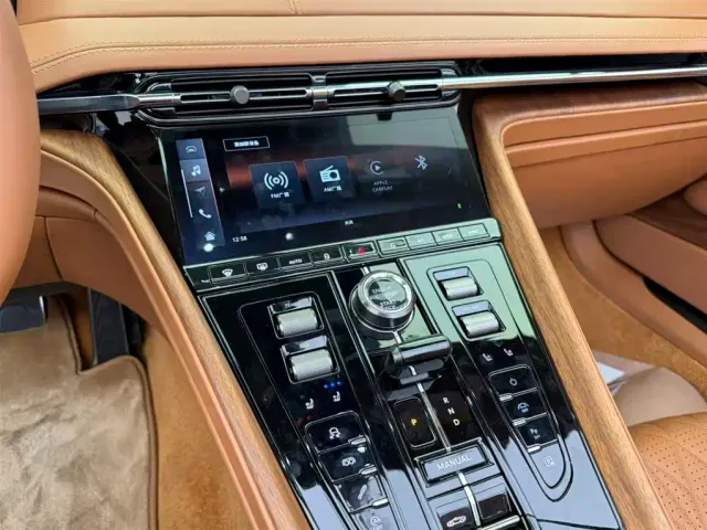 Aston Martin DB12 — Фото автомобиля 9