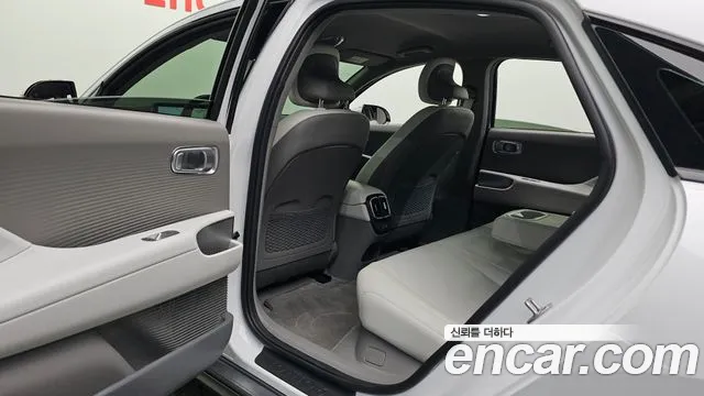 Hyundai Ioniq 6 — Фото автомобиля 11