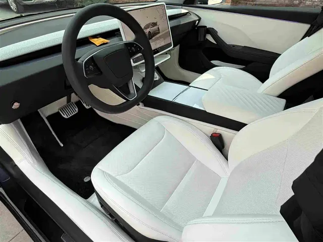 Tesla Model 3 — Фото автомобиля 7