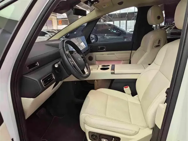 Li Auto MEGA — Фото автомобиля 8