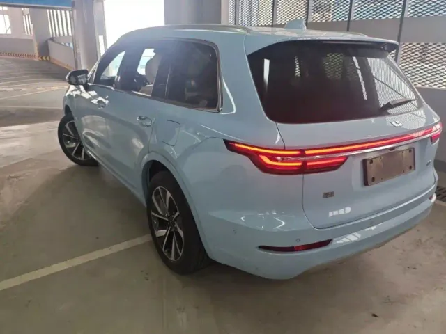 Li Auto ONE — Фото автомобиля 4