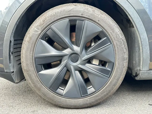 Tesla Model Y — Фото автомобиля 21