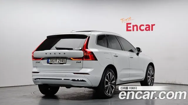 Вольво XC60 — Фото автомобиля 2