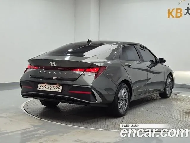 Hyundai Avante CN7 — Фото автомобиля 4