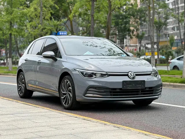 Volkswagen Golf — Фото автомобиля 3