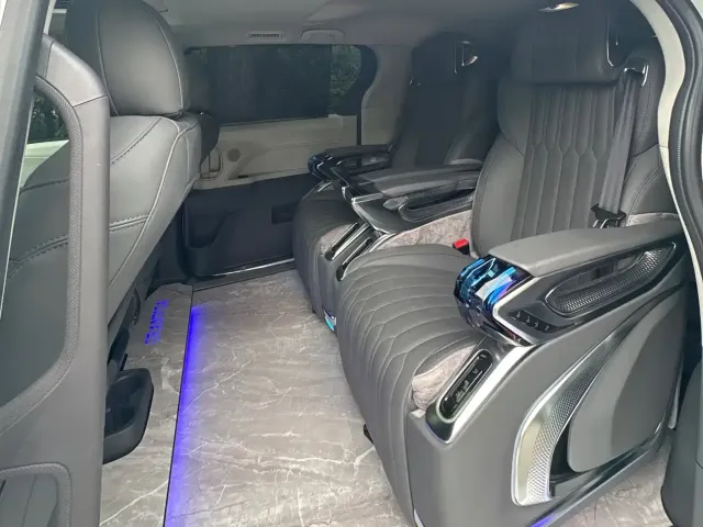 Toyota Granvia 2024 2.5L Hybrid Comfort — Фото автомобиля 11