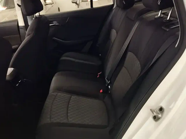 Roewe i5 — Фото автомобиля 16