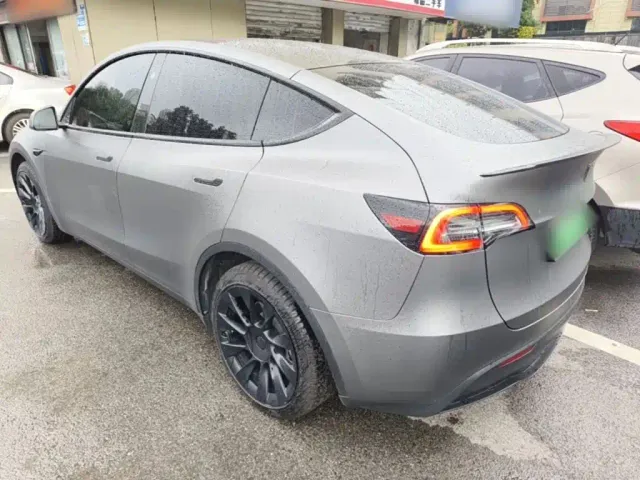 Tesla Model Y — Фото автомобиля 4