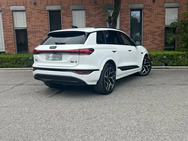 Audi Q6L e-tron — Фото автомобиля 2