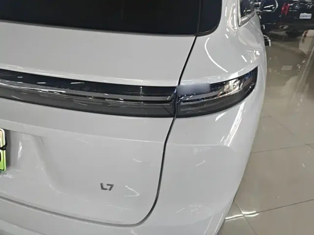 Li Auto L7 — Фото автомобиля 7