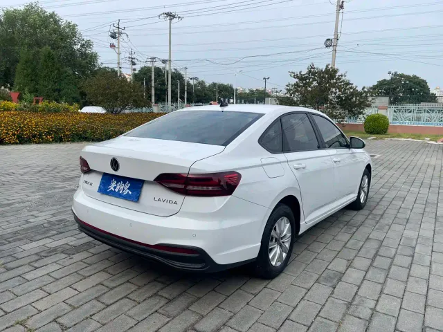 Volkswagen Lavida — Фото автомобиля 8