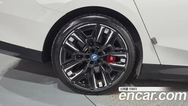 BMW i5 G60 — Фото автомобиля 5