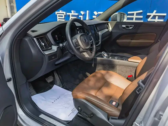 Volvo XC60 — Фото автомобиля 10