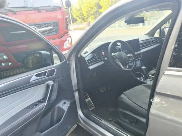 Volkswagen Tiguan L — Фото автомобиля 12