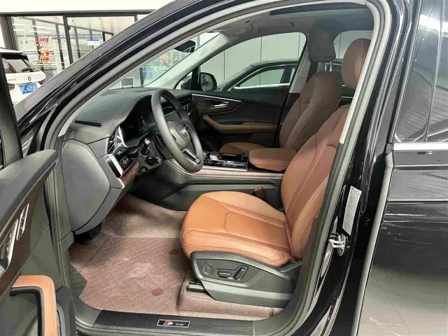 Audi Q7 — Фото автомобиля 11
