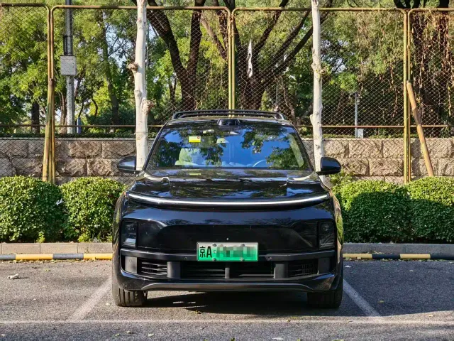 Li Auto L9 — Фото автомобиля 2