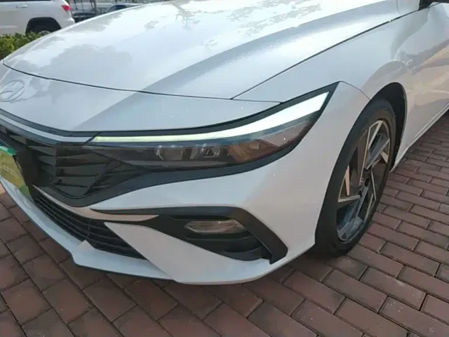 Hyundai Elantra — Фото автомобиля 23
