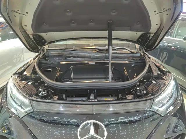 Mercedes-Benz EQE SUV — Фото автомобиля 19