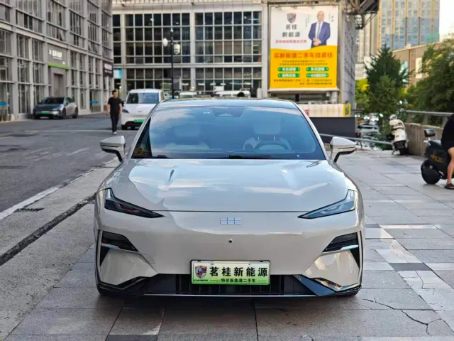 Geely Galaxy E8 — Фото автомобиля 2