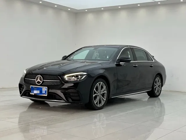 Mercedes-Benz E-Class — Фото автомобиля 3