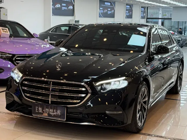 Mercedes-Benz E-Class — Фото автомобиля 3
