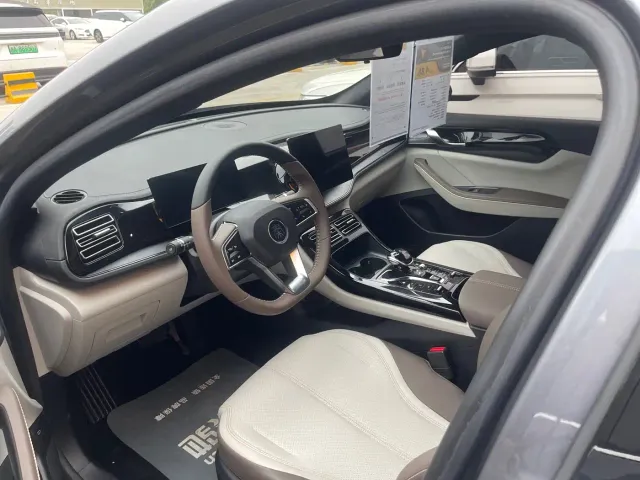 BYD Qin PLUS 2023 Champion Edition DM-i 55KM Leading — Фото автомобиля 7