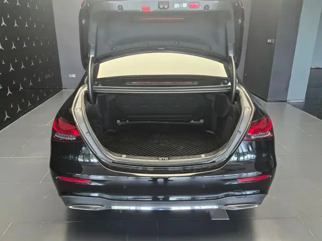 Mercedes-Benz E-Class — Фото автомобиля 5