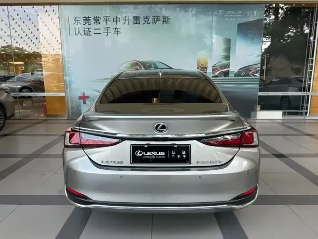 Lexus ES — Фото автомобиля 10