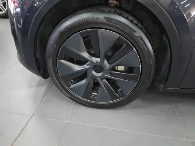 Tesla Model Y — Фото автомобиля 22