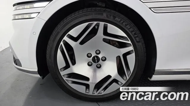 Genesis G90 Бензин 3.5 Turbo e-S/C AWD LWB — Фото автомобиля 5