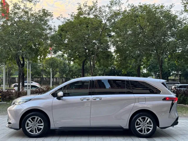 Toyota Sienna — Фото автомобиля 14
