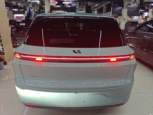 Li Auto L6 — Фото автомобиля 5