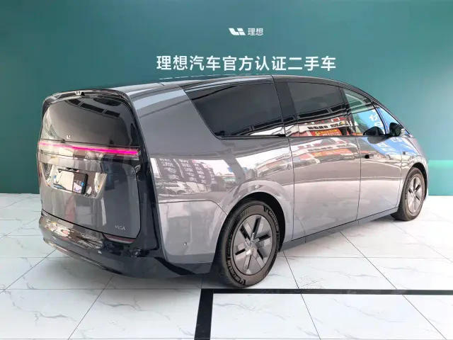 Li Auto MEGA — Фото автомобиля 18