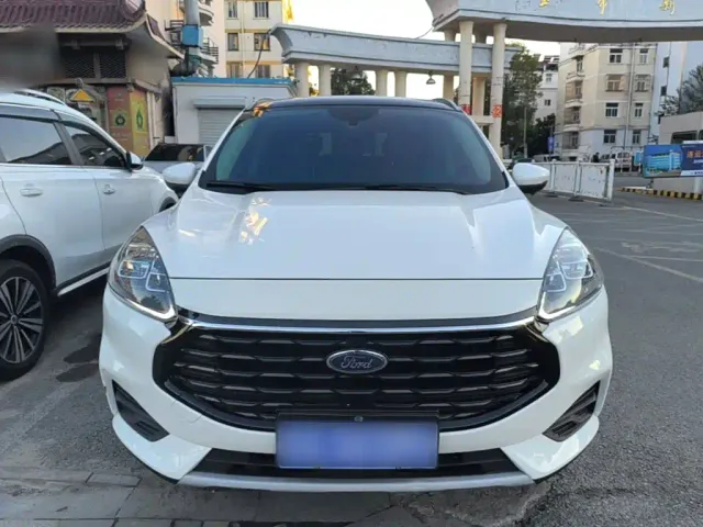 Ford Escape — Фото автомобиля 2