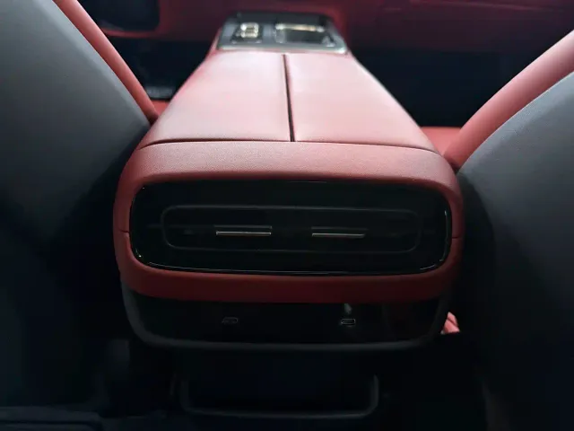 Xiaomi SU7 — Фото автомобиля 20