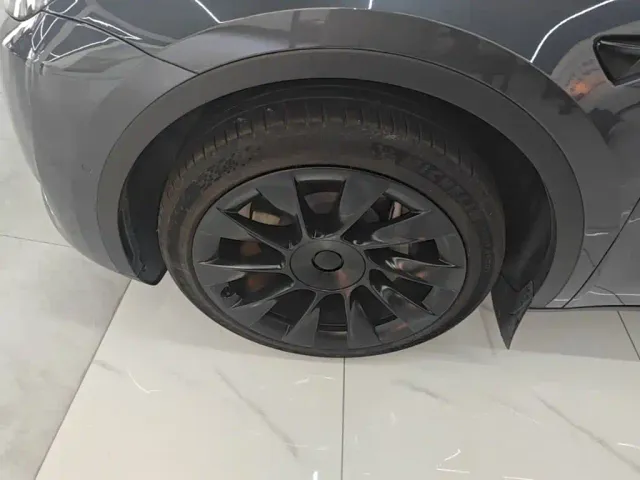 Tesla Model Y — Фото автомобиля 22
