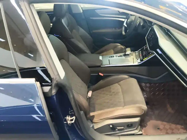 Audi A7L — Фото автомобиля 24