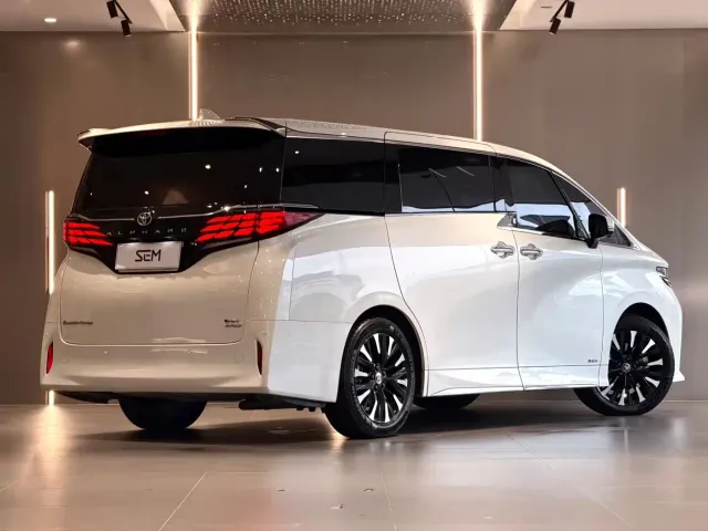 Toyota Alphard — Фото автомобиля 4